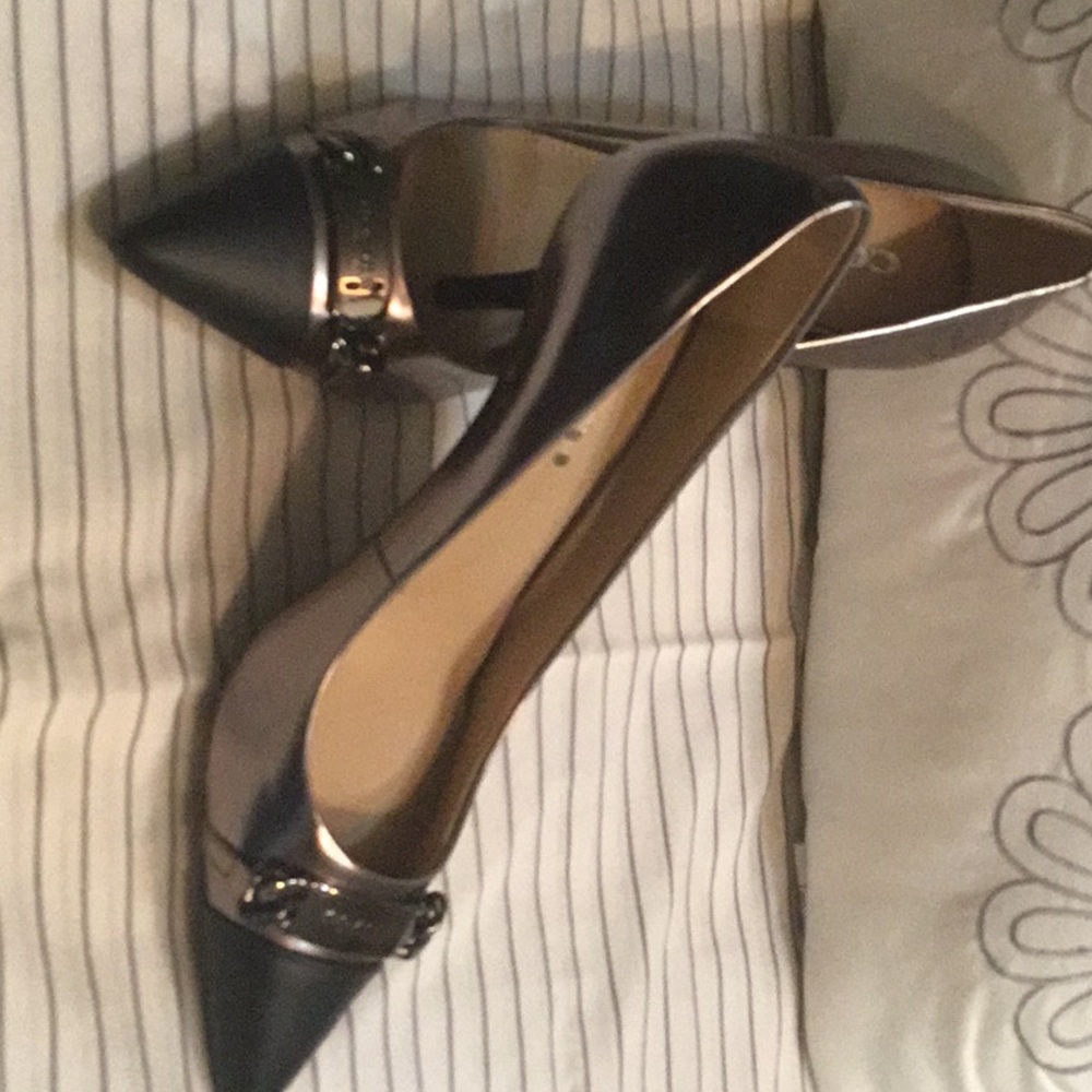 Coach Pump - image 4